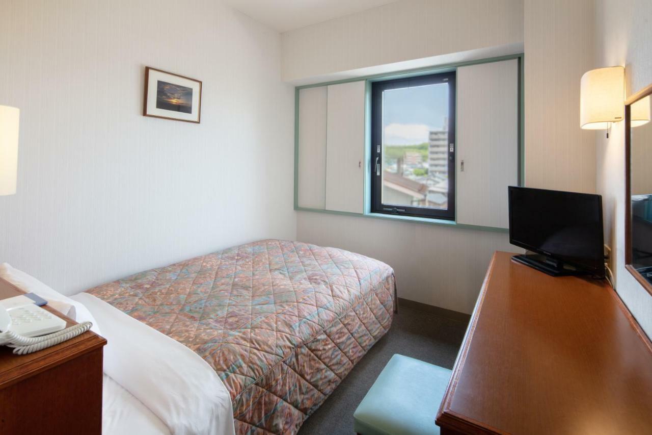 Shin Iizuka Station Hotel Værelse billede